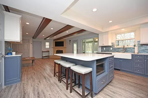 Kitchen - 525 Riddle Rd, Cincinnati, OH 45231 photo 5 of 7