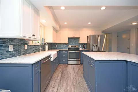 Kitchen - 525 Riddle Rd, Cincinnati, OH 45231 photo 2 of 7