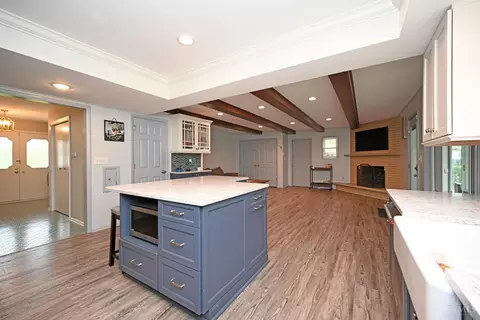 Kitchen - 525 Riddle Rd, Cincinnati, OH 45231 photo 6 of 7