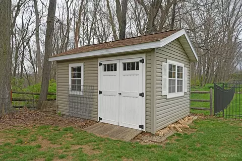 Exterior - 525 Riddle Rd, Cincinnati, OH 45231 photo 11 of 14