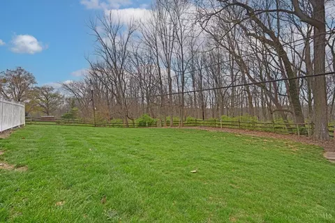 Exterior - 525 Riddle Rd, Cincinnati, OH 45231 photo 12 of 14