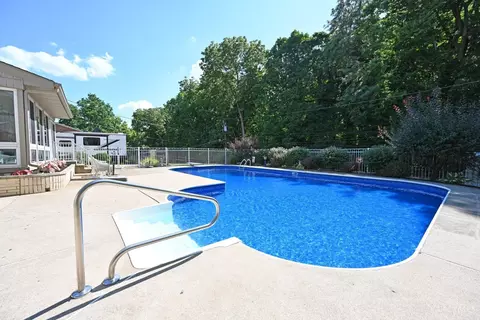 Exterior - 525 Riddle Rd, Cincinnati, OH 45231 photo 8 of 14