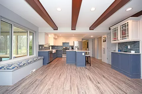 Kitchen - 525 Riddle Rd, Cincinnati, OH 45231 photo 1 of 7