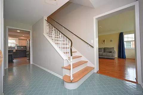 Entry Way - 525 Riddle Rd, Cincinnati, OH 45231 photo 2 of 3