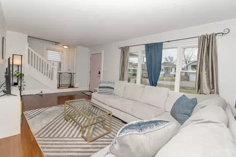 Living - 3606 Madison Rd, Cincinnati, OH 45209 photo 1 of 2