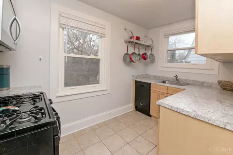 Kitchen - 3606 Madison Rd, Cincinnati, OH 45209 photo 2 of 3