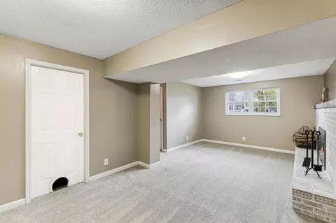 Living - 8893 Morley Pl, Maineville, OH 45039 photo 3 of 4