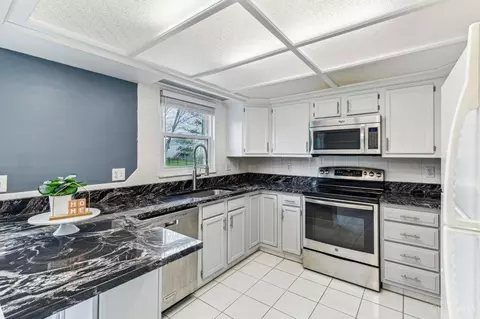 Kitchen - 8893 Morley Pl, Maineville, OH 45039 photo 1 of 6