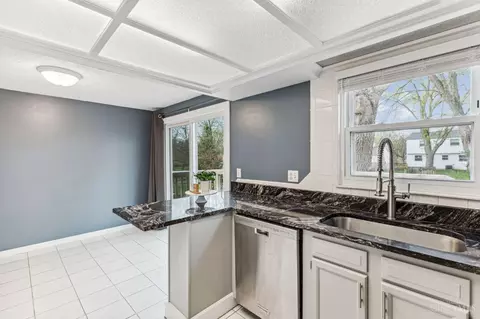 Kitchen - 8893 Morley Pl, Maineville, OH 45039 photo 3 of 6