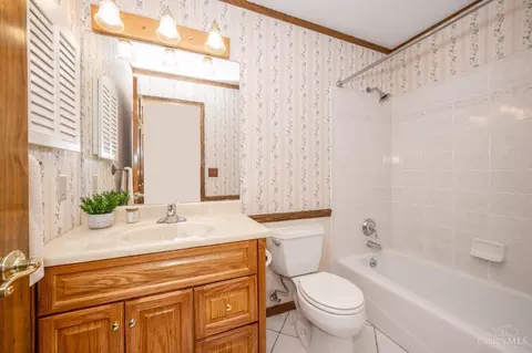 Bath - 1874 Creswell Dr, Cincinnati, OH 45240 photo 1 of 3