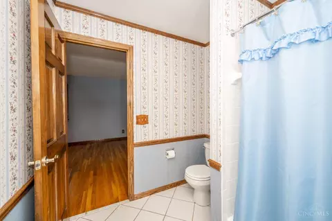 Bath - 1874 Creswell Dr, Cincinnati, OH 45240 photo 2 of 3