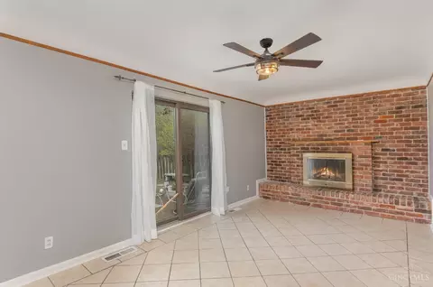 Living - 7631 Forest Rd, Cincinnati, OH 45255 photo 3 of 5