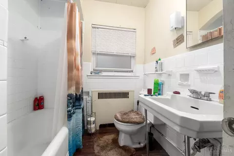 Bath - 5216 Reading, Cincinnati, OH 45237 photo 2 of 2