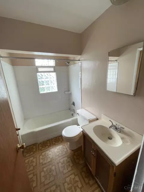 Bath - 8379 Beta Ave, Cincinnati, OH 45231 photo 1 of 1