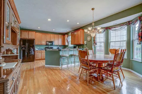 Dining - 1148 Devils Backbone Rd, Cincinnati, OH 45233 photo 2 of 2