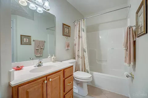 Bath - 1148 Devils Backbone Rd, Cincinnati, OH 45233 photo 2 of 3
