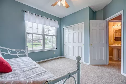Bedroom - 1148 Devils Backbone Rd, Cincinnati, OH 45233 photo 5 of 7