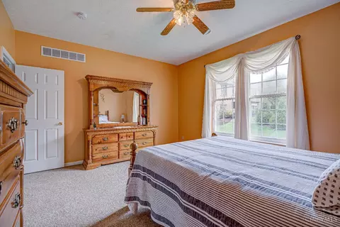 Bedroom - 1148 Devils Backbone Rd, Cincinnati, OH 45233 photo 3 of 7