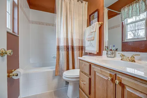 Bath - 1148 Devils Backbone Rd, Cincinnati, OH 45233 photo 1 of 3