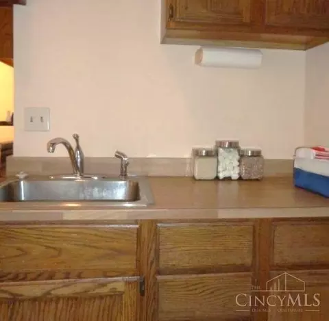 Kitchen - 3420 Beaumont Pl, Cincinnati, OH 45205 photo 4 of 5