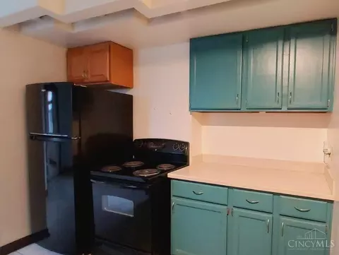 Kitchen - 3420 Beaumont Pl, Cincinnati, OH 45205 photo 3 of 5