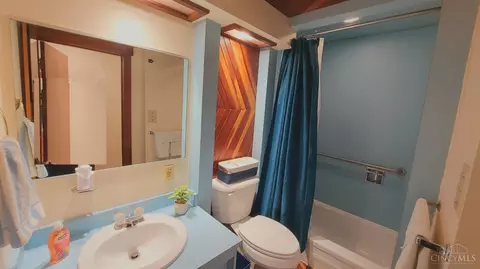 Bath - 3420 Beaumont Pl, Cincinnati, OH 45205 photo 1 of 4