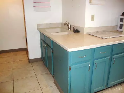 Kitchen - 3420 Beaumont Pl, Cincinnati, OH 45205 photo 5 of 5