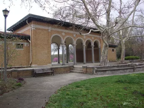 Exterior - 3420 Beaumont Pl, Cincinnati, OH 45205 photo 5 of 9
