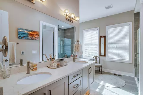 Bath - 1501 Elm St, Cincinnati, OH 45202 photo 2 of 5