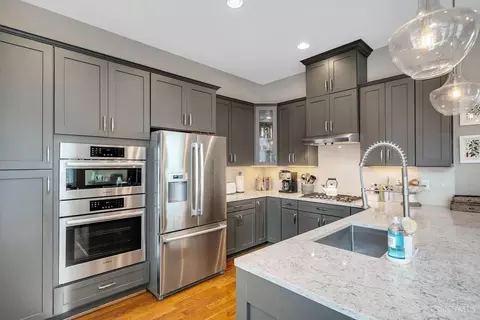 Kitchen - 1501 Elm St, Cincinnati, OH 45202 photo 2 of 4