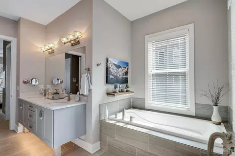 Bath - 1501 Elm St, Cincinnati, OH 45202 photo 3 of 5