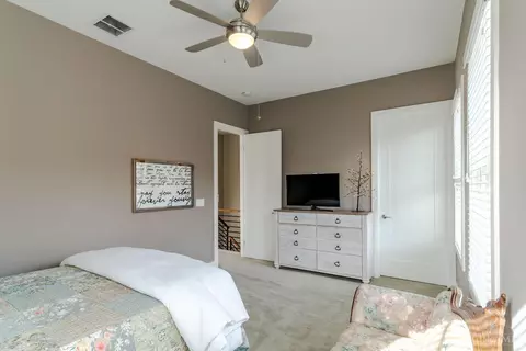 Bedroom - 1501 Elm St, Cincinnati, OH 45202 photo 6 of 6