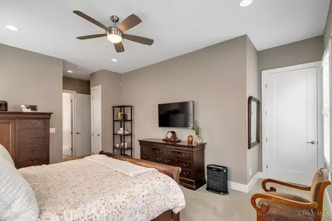 Bedroom - 1501 Elm St, Cincinnati, OH 45202 photo 3 of 6