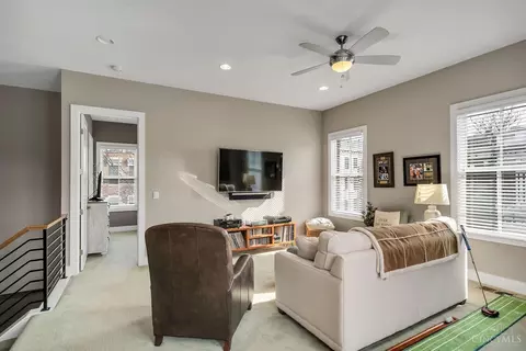 Living - 1501 Elm St, Cincinnati, OH 45202 photo 6 of 7
