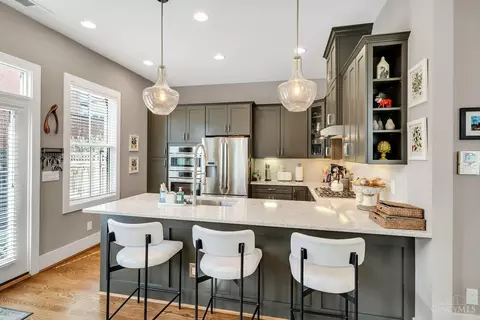 Kitchen - 1501 Elm St, Cincinnati, OH 45202 photo 1 of 4