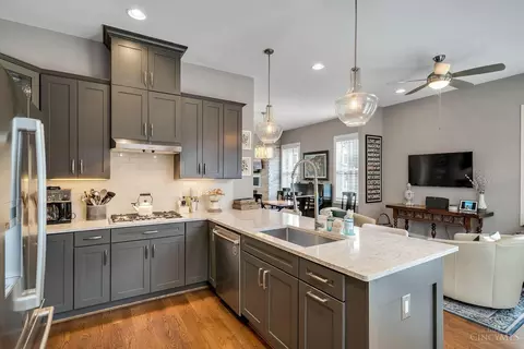Kitchen - 1501 Elm St, Cincinnati, OH 45202 photo 3 of 4