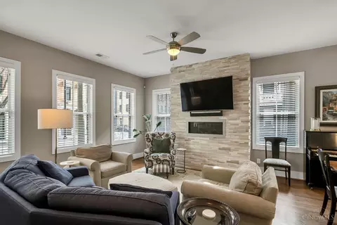 Living - 1501 Elm St, Cincinnati, OH 45202 photo 4 of 7