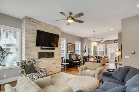 Living - 1501 Elm St, Cincinnati, OH 45202 photo 1 of 7