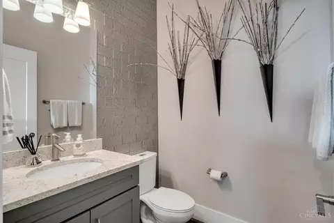 Bath - 1501 Elm St, Cincinnati, OH 45202 photo 1 of 5