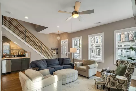 Living - 1501 Elm St, Cincinnati, OH 45202 photo 2 of 7