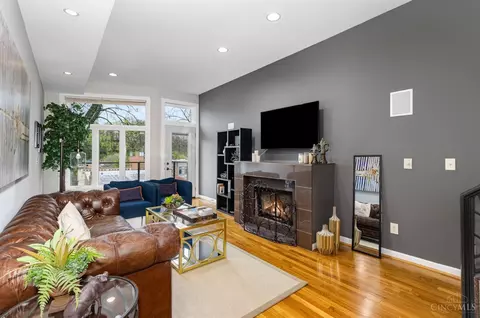 Living - 974 Hatch St, Cincinnati, OH 45202 photo 1 of 2