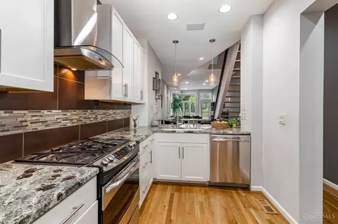 Kitchen - 974 Hatch St, Cincinnati, OH 45202 photo 3 of 3