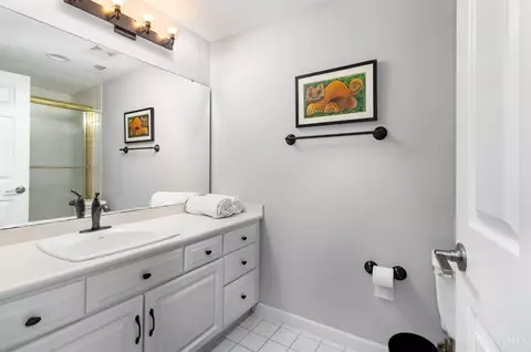 Bath - 974 Hatch St, Cincinnati, OH 45202 photo 4 of 4