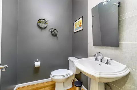 Bath - 974 Hatch St, Cincinnati, OH 45202 photo 1 of 4