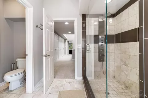 Bath - 974 Hatch St, Cincinnati, OH 45202 photo 3 of 4