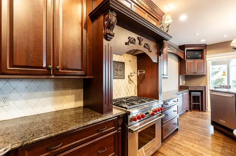 Kitchen - 2662 Lytham Ct, Cincinnati, OH 45233 photo 4 of 8