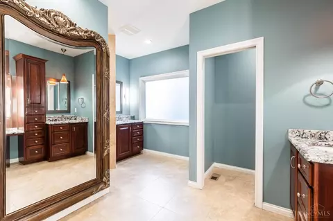 Bath - 2662 Lytham Ct, Cincinnati, OH 45233 photo 2 of 8
