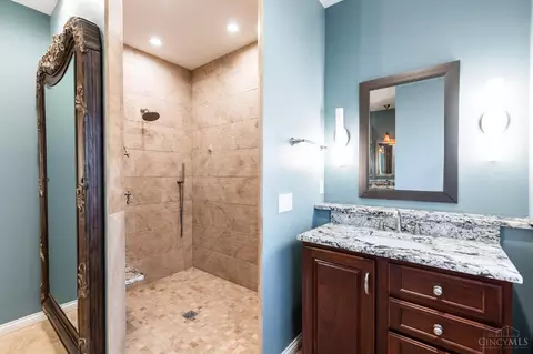 Bath - 2662 Lytham Ct, Cincinnati, OH 45233 photo 4 of 8