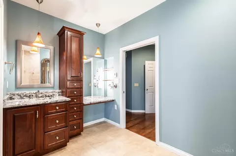 Bath - 2662 Lytham Ct, Cincinnati, OH 45233 photo 3 of 8
