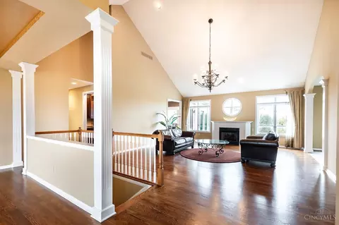 Entry Way - 2662 Lytham Ct, Cincinnati, OH 45233 photo 1 of 4